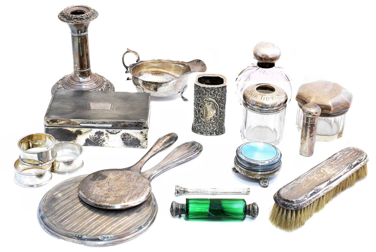 Lot 115 - A selection of silver