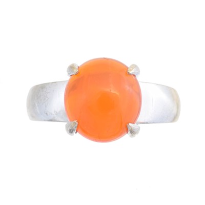 Lot 88 - A fire opal single stone ring