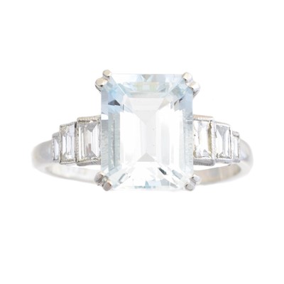 Lot 110 - An aquamarine and diamond dress ring