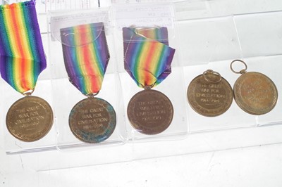 Lot 380 - Five WWI Victory medals