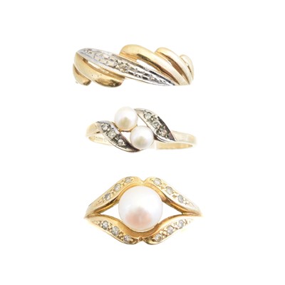 Lot 81 - Three 9ct gold dress rings