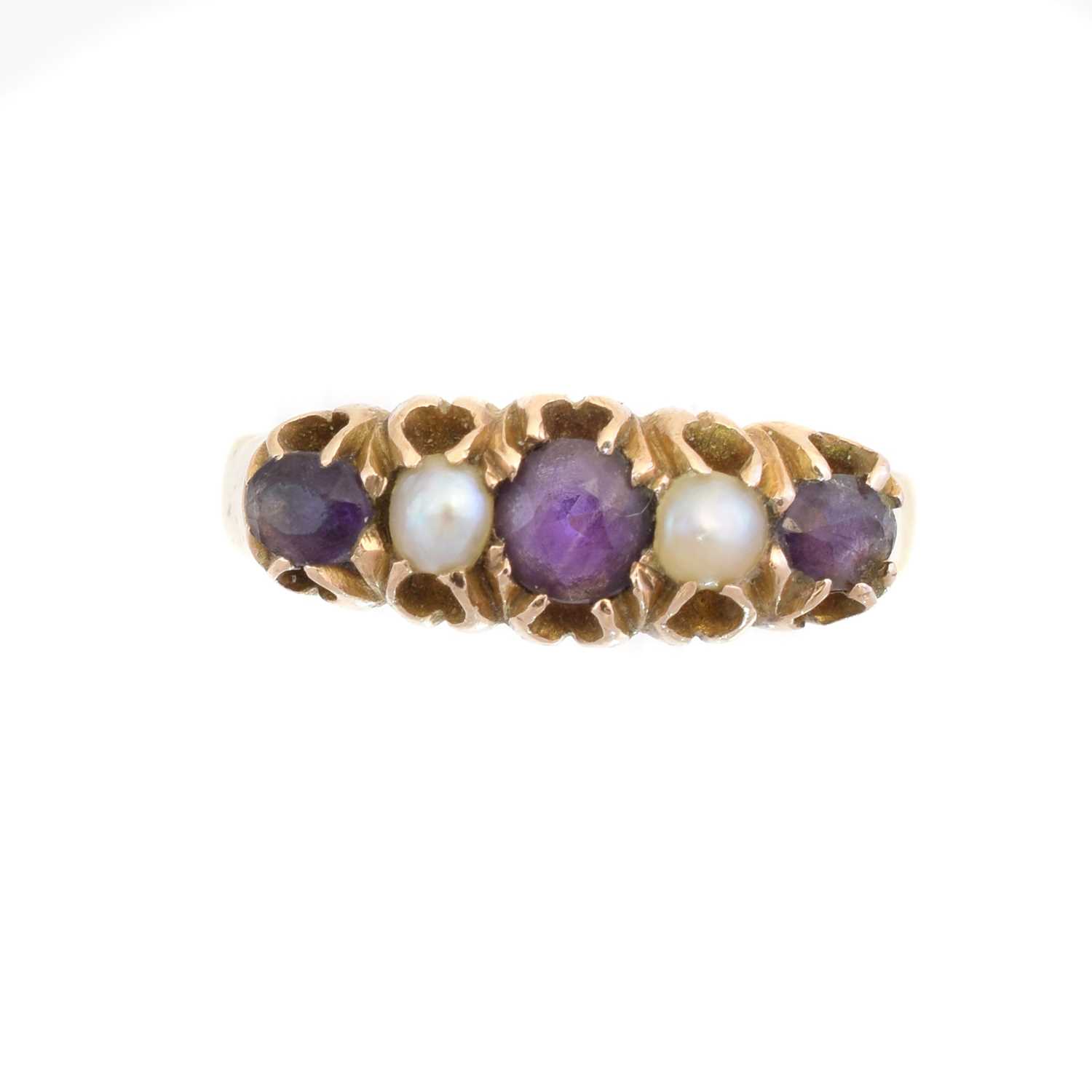 Lot 46 - An amethyst and split pearl five stone ring