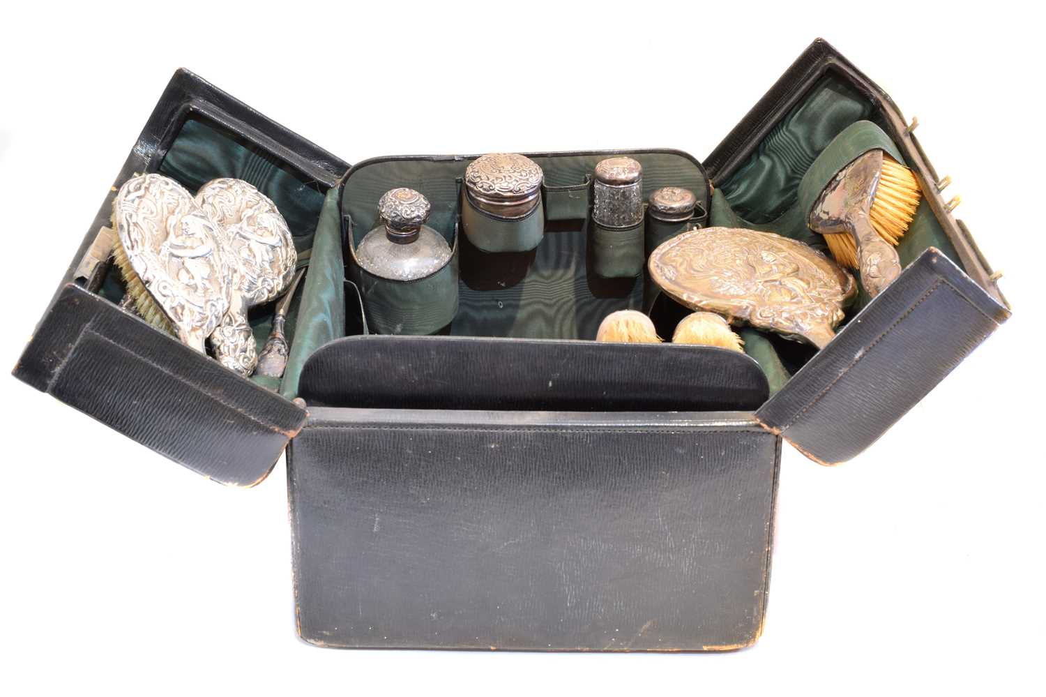 Lot 92 - An early 20th century dressing table case