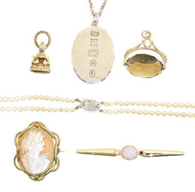 Lot 31 - A selection of jewellery