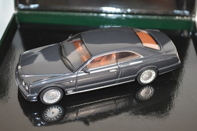 Lot 54 - Three Minichamps 1:43 Scale Bentleys