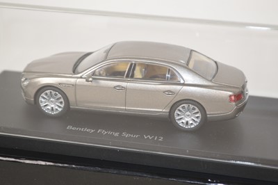 Lot 51 - Three Minichamps 1:43 Scale Bentley Flying Spur Models