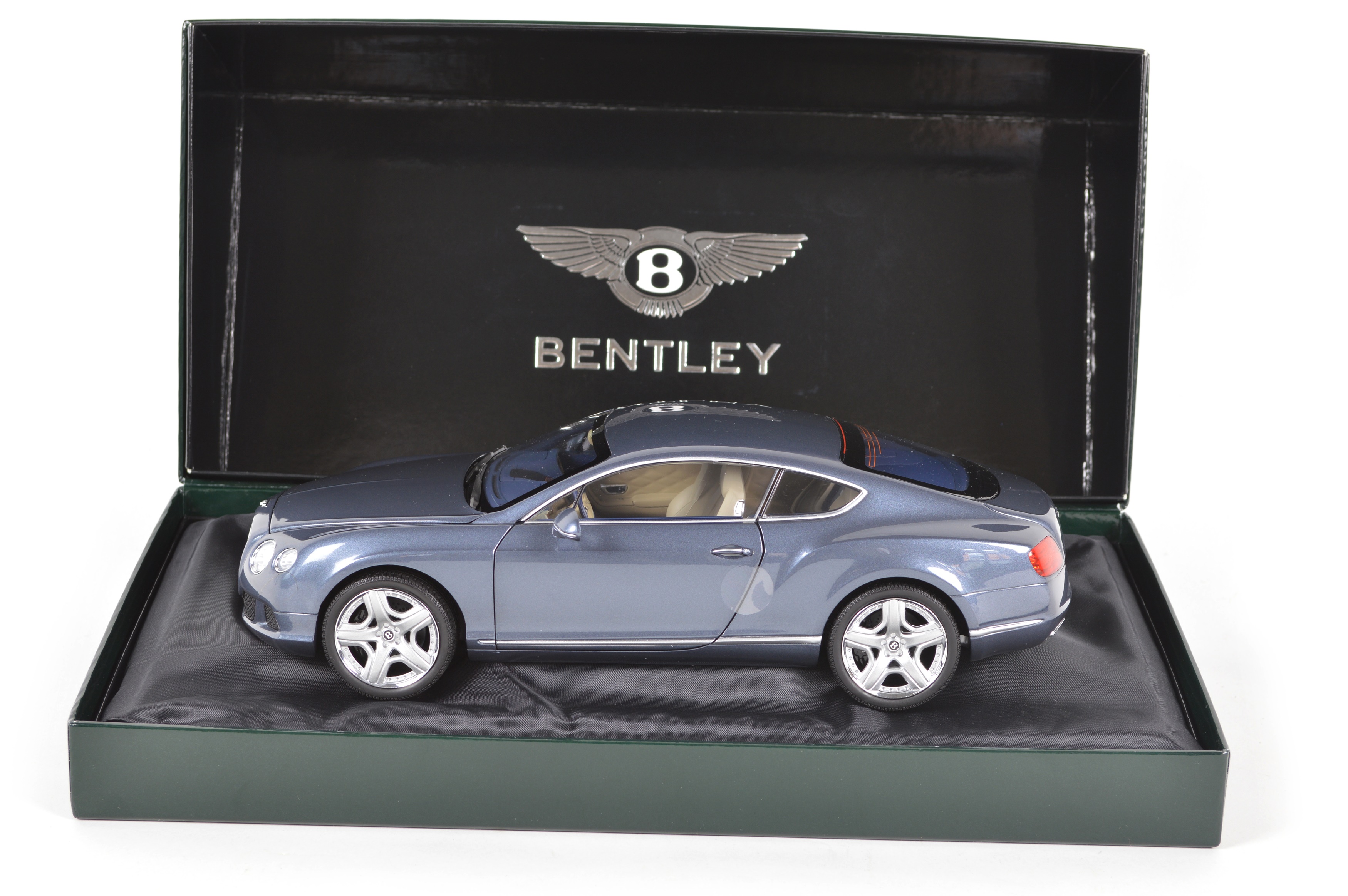 Lot 41 - Minichamps 1:18 scale Bentley Continental GT