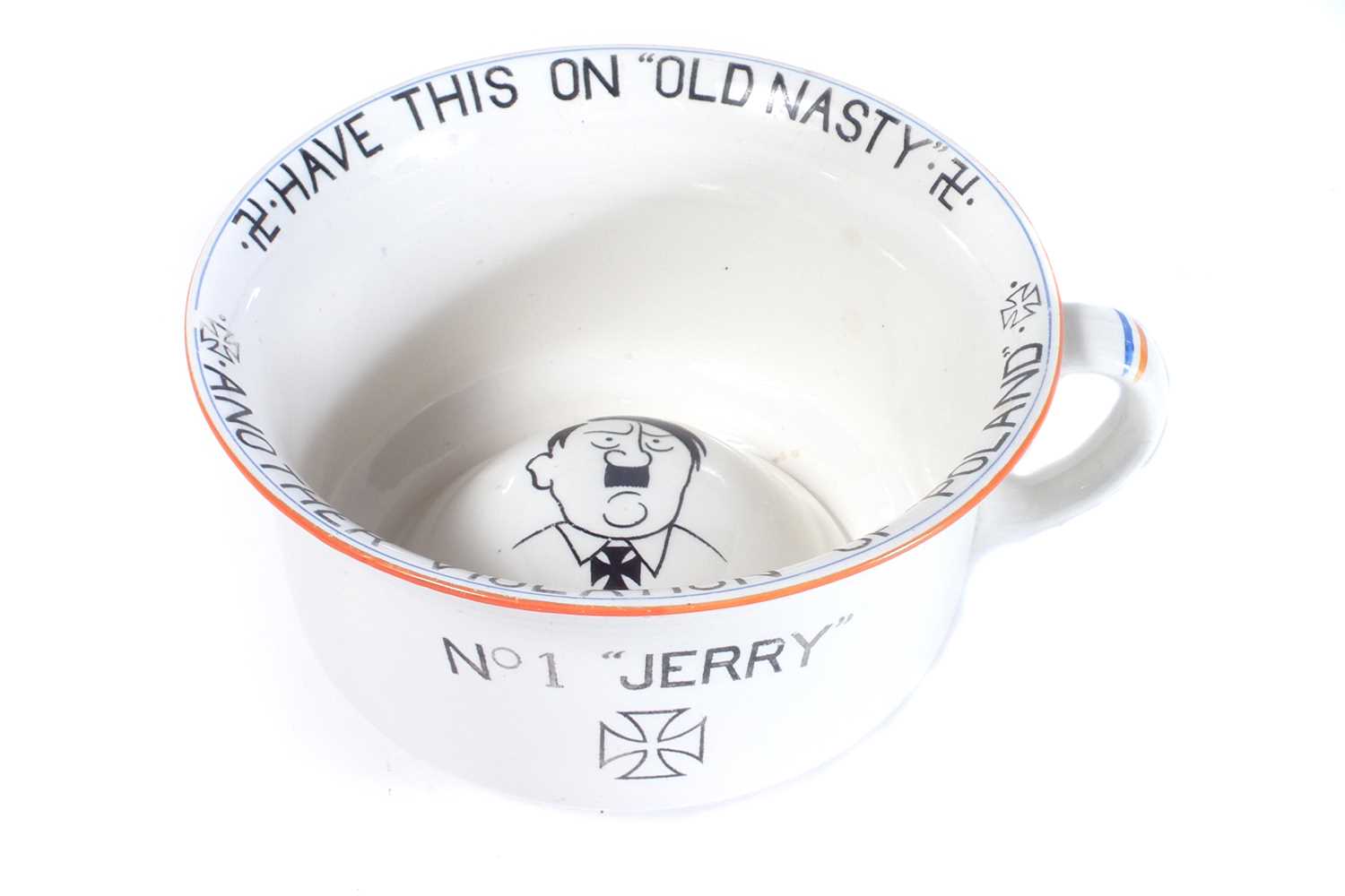 Lot 493 Crown Devon fieldings chamber pot