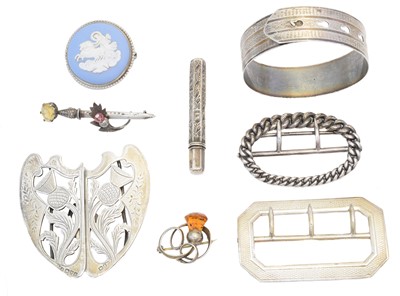 Lot 34 - A selection of silver jewellery