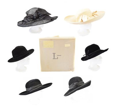 Lot 147 - A selection of hats