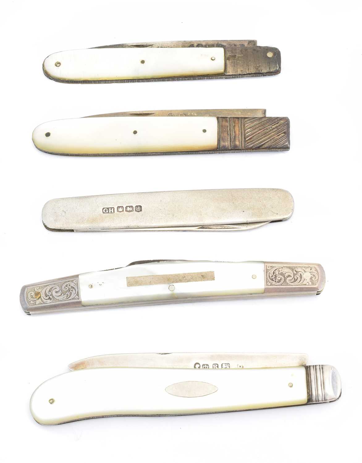 Lot 107 - Five pocket knives