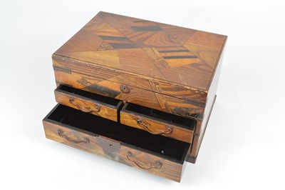 Lot 205 - Early 19th-century Japanese jewellery box