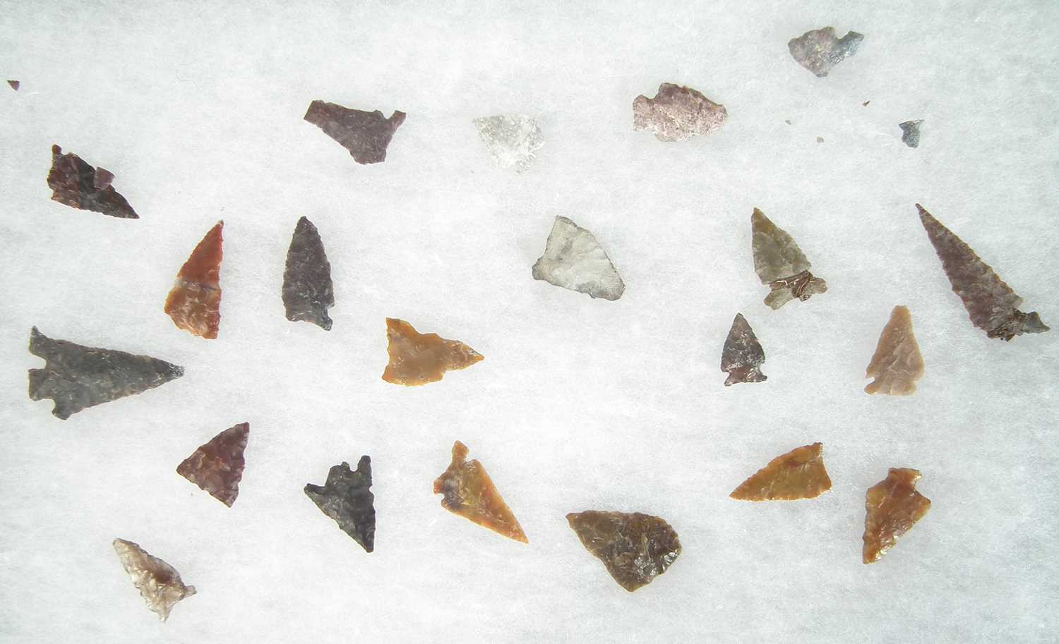 Lot 482 - Cased collection of twenty one flint arrow heads
