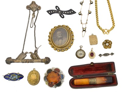 Lot 35 - A selection of jewellery