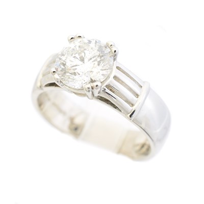 Lot 107 - A platinum diamond single stone ring