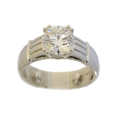Lot 107 - A platinum diamond single stone ring