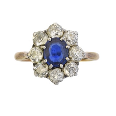 Lot 119 - An 18ct gold sapphire and diamond cluster ring