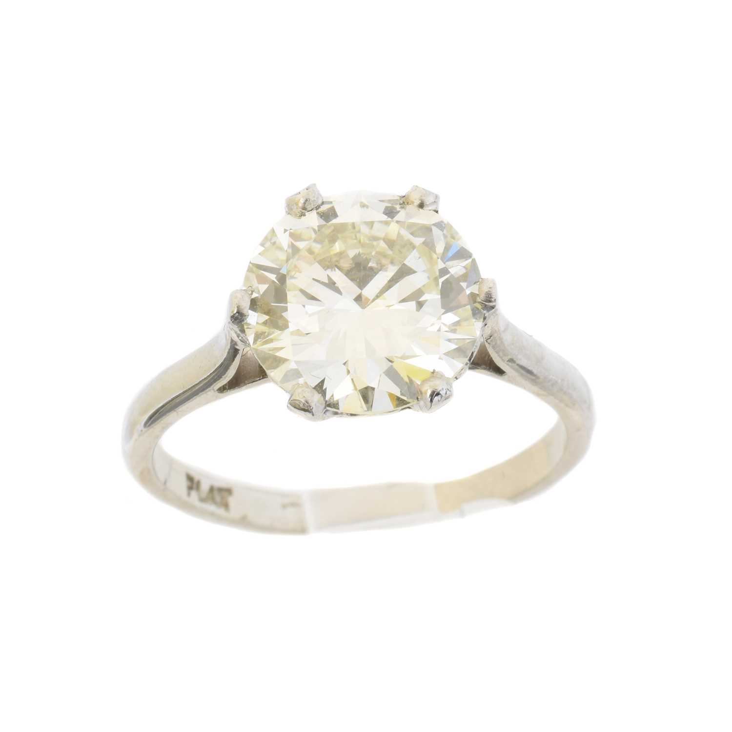 73 - A diamond single stone ring,