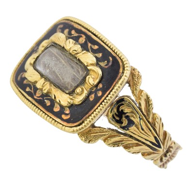 Lot 110 - A William IV 18ct gold mourning ring