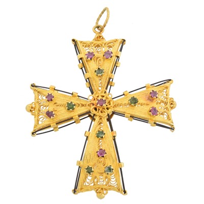 Lot 46 - A cross pendant