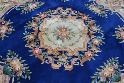 Lot 305 - Mid 20th century circular Chinese rug