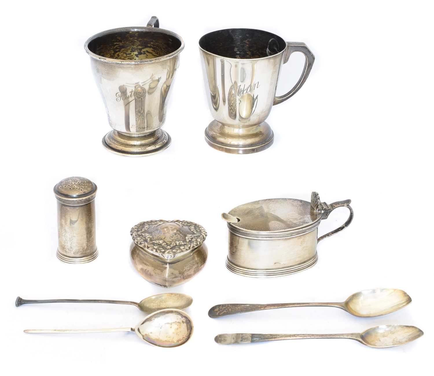 Lot 96 - A selection of silver