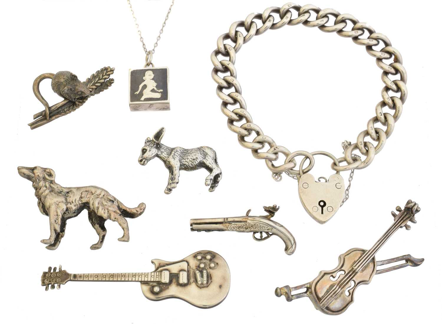 Lot 43 - A selection of silver jewellery