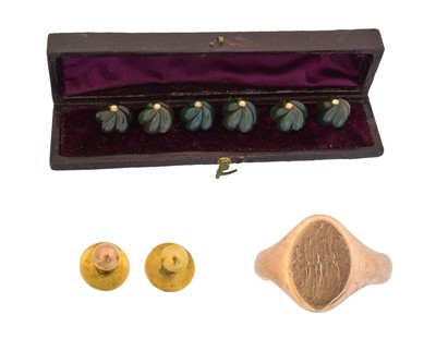Lot 128 - A selection of gents jewellery