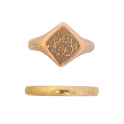 Lot 24 - Two 9ct gold rings