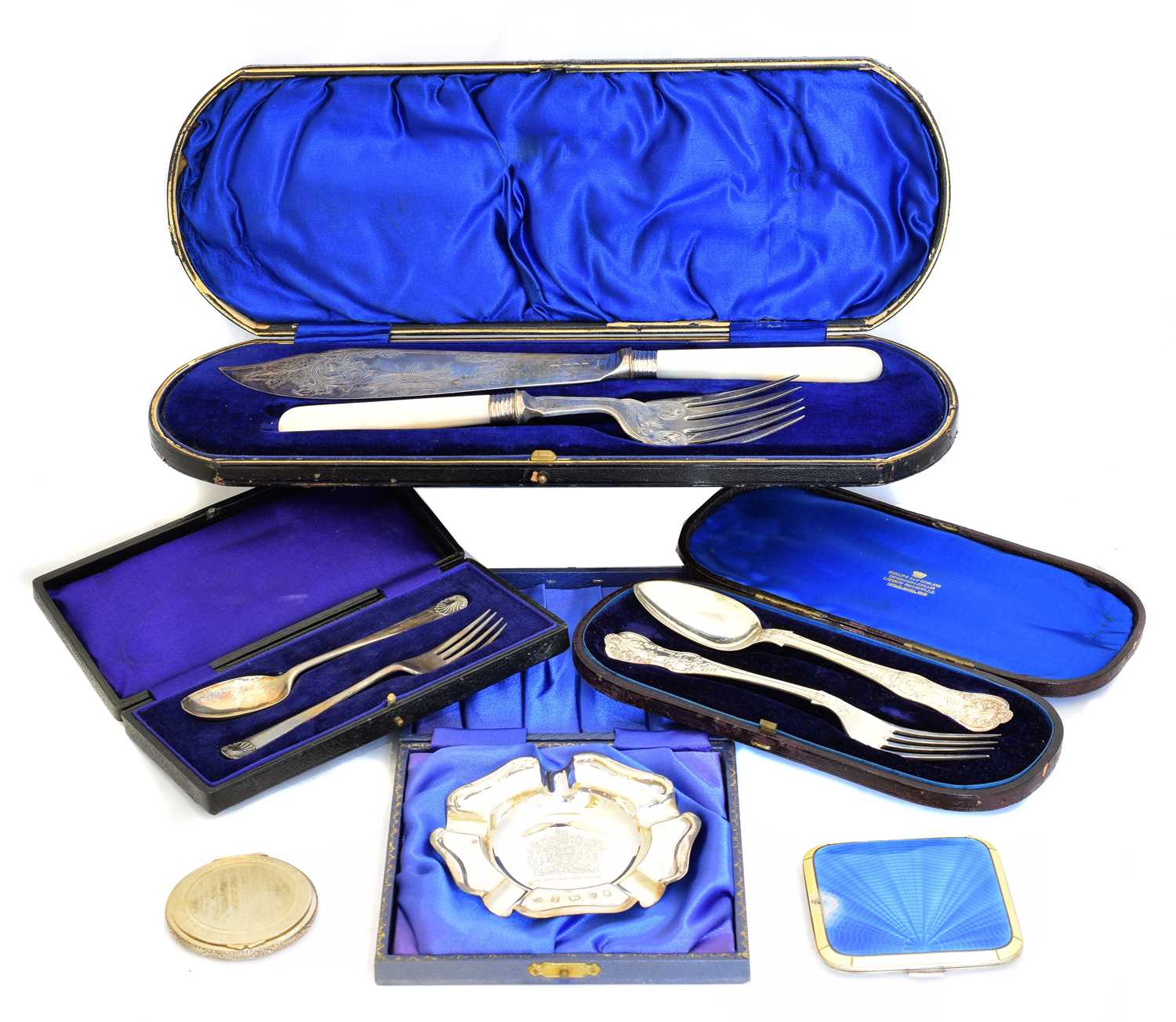 Lot 109 - A selection of silver
