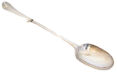 Lot 112 - An early 18th century Britannia standard basting spoon