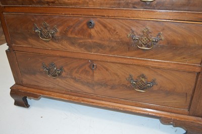 Lot 286 - 20th-century Georgian style mahogany chest of drawers