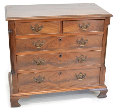 Lot 286 - 20th-century Georgian style mahogany chest of drawers