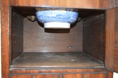 Lot 267 - George III mahogany washstand