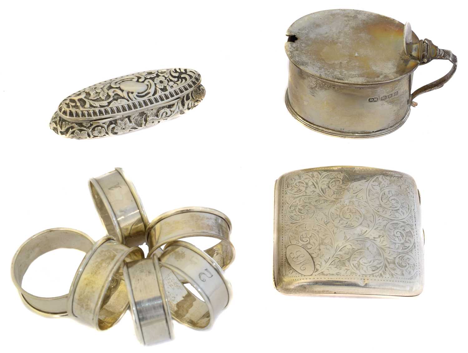 Lot 77 - A selection of silver
