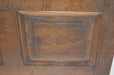 Lot 423 - Early 18th-century oak coffer