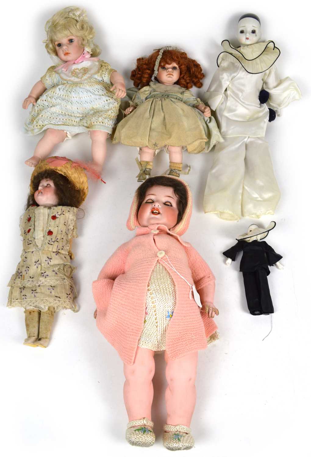 Lot 140 - Collection of six mixed dolls