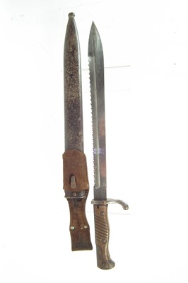 Lot 47 - German WWI 1898 saw back 'butcher' bayonet
