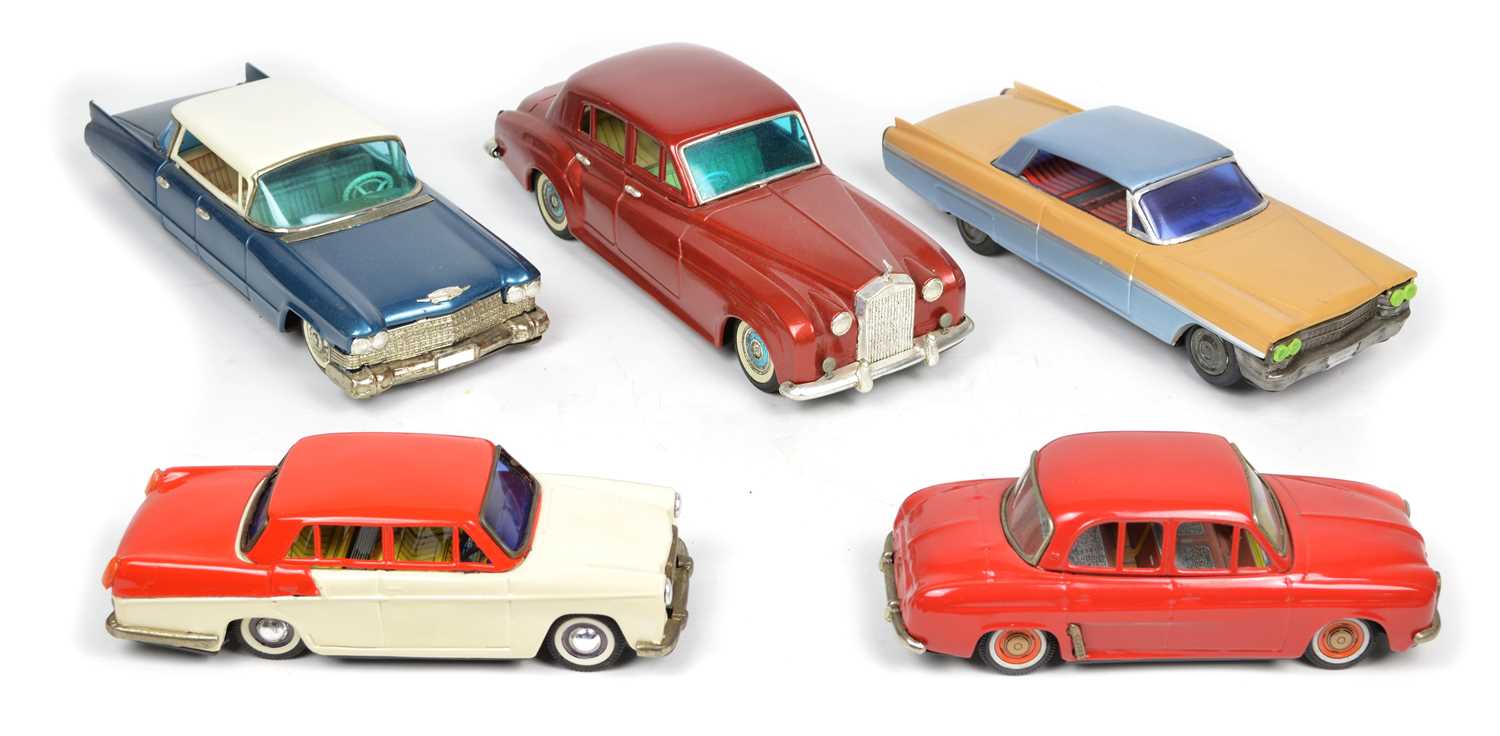 Lot 66 - Five tinplate cars