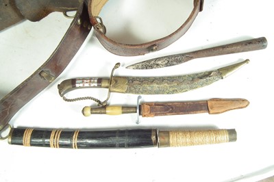 Lot 185 - Collection of militaria