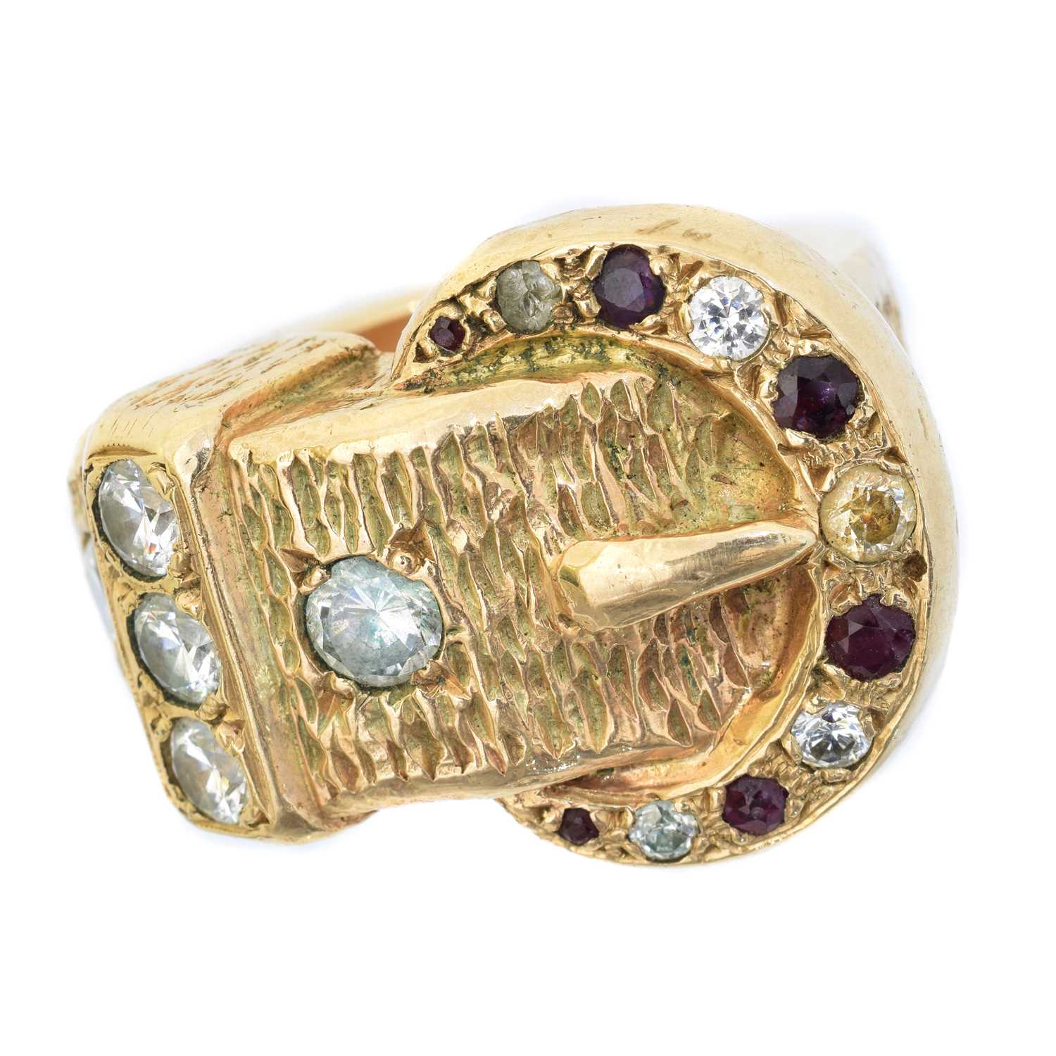 Lot 71 - A 9ct gold ring