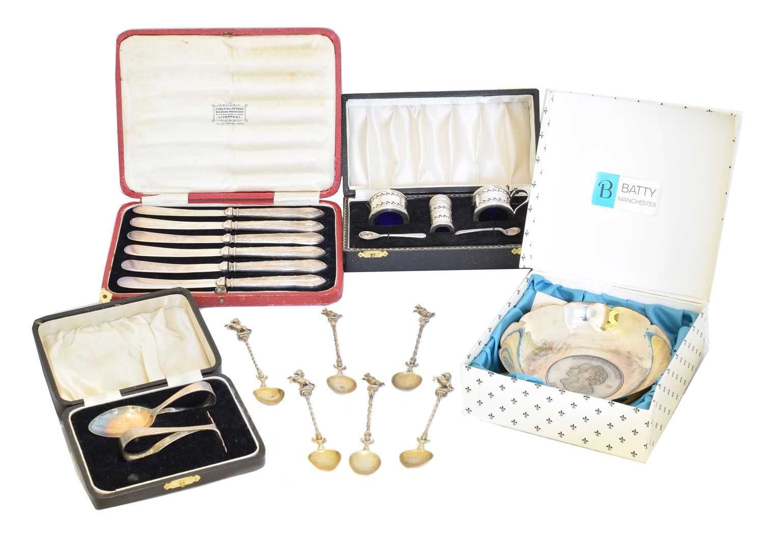 Lot 115 - A selection of cased flatware