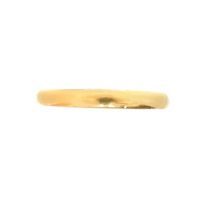 Lot 42 - A 22ct gold band ring