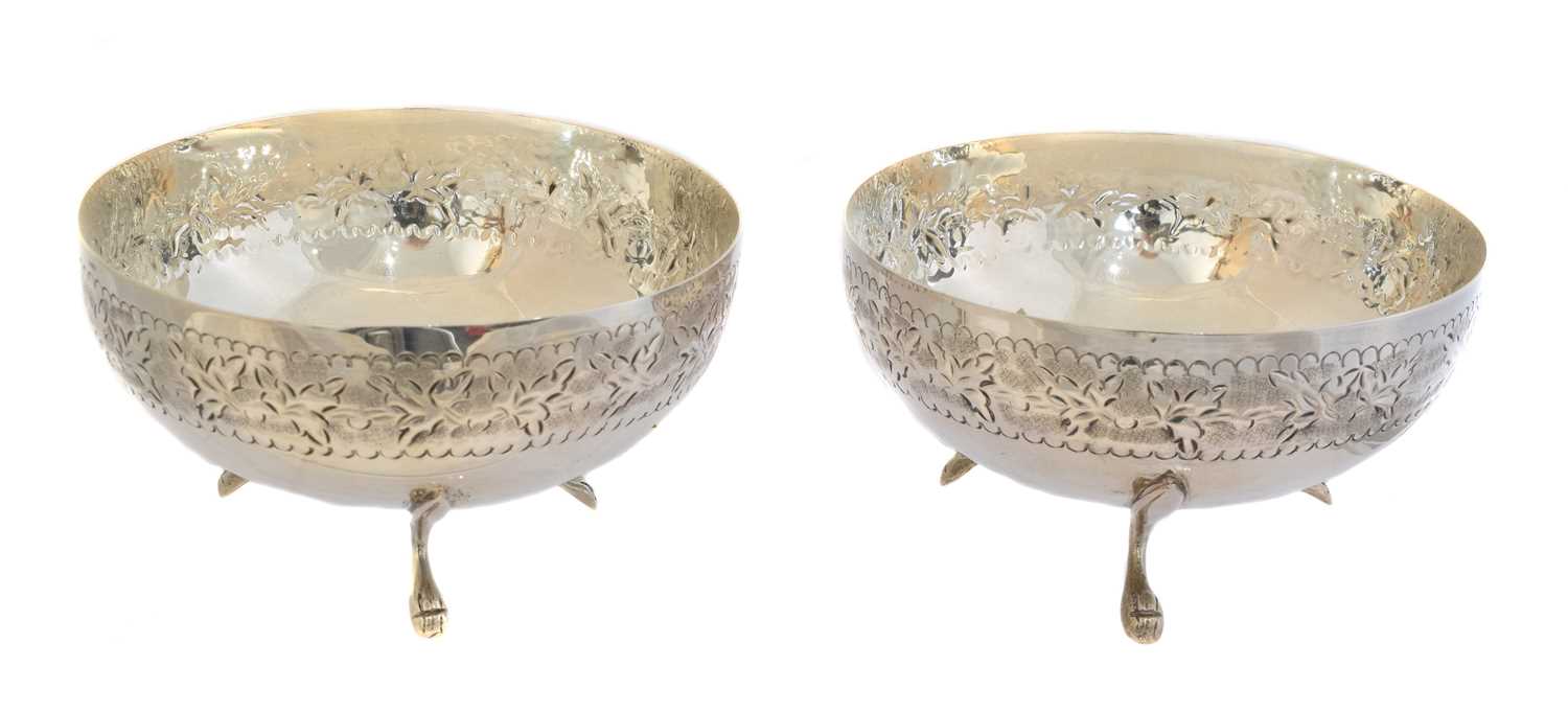 Lot 151 - A pair of continental silver bonbon dishes