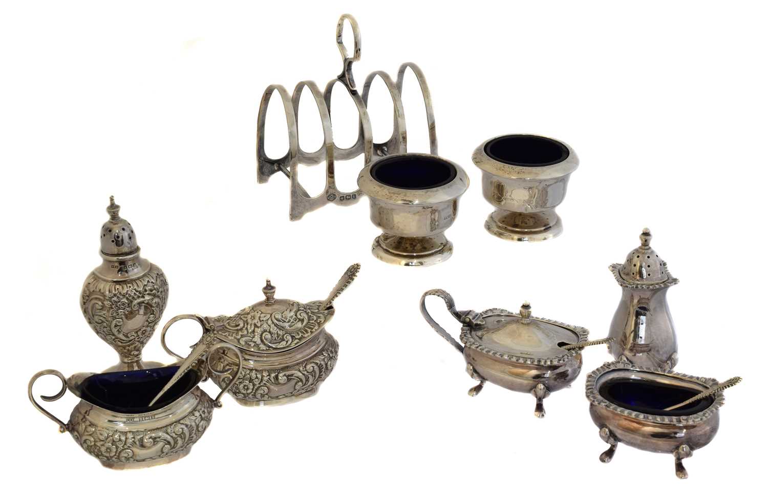Lot 156 - A selection of silver