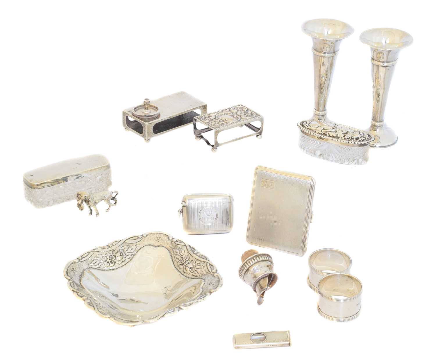 Lot 157 - A selection of silver