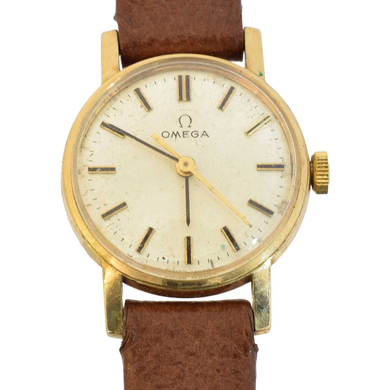 Lot 102 - A 9ct gold cased Omega watch