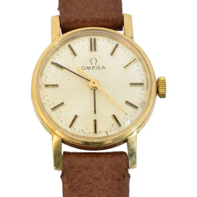Lot 102 - A 9ct gold cased Omega watch