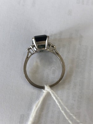 Lot 127 - A tourmaline and diamond dress ring
