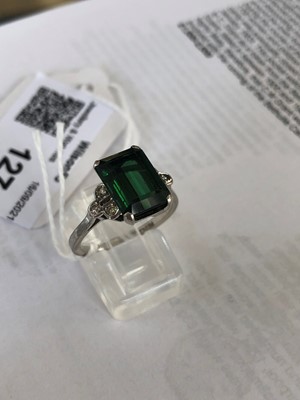 Lot 127 - A tourmaline and diamond dress ring